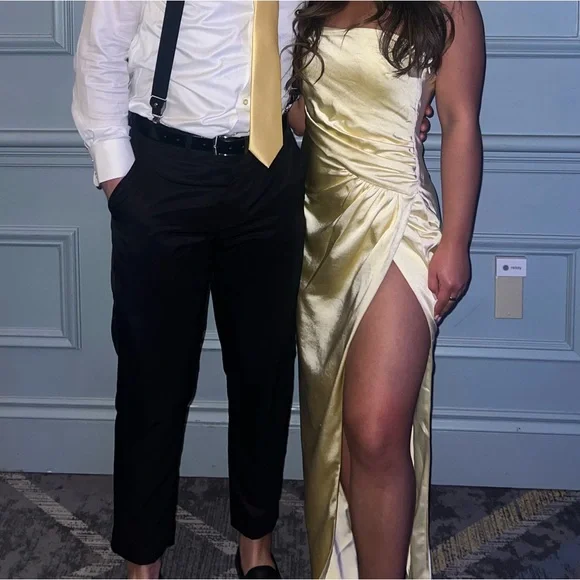 Butter yellow satin formal dress - Picture 4 of 5